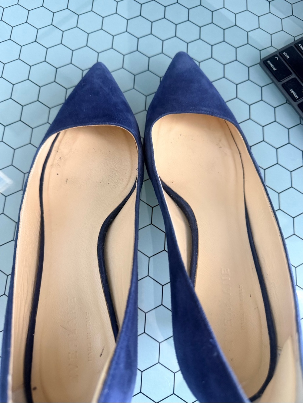 Everlane Navy Italian Suede Editor Kitten Heels Size 7 1/2 - Picture 4 of 5